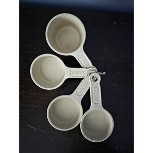 Vintage Tailor Made Measuring Cups On Ring Sizes 1/4 - 1 Cup